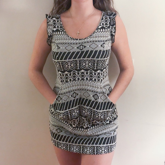▪️Aztec Black & White Print Formal Dress - Picture 7 of 8
